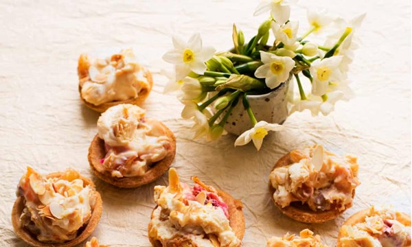 Curd cheese and almond tarts