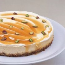 Curd cheesecake with Greek yoghurt, honey and pistachios