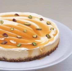 Curd cheesecake with Greek yoghurt, honey and pistachios