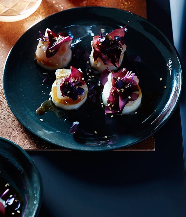 Cured kingfish with seaweed