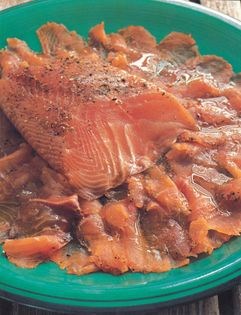 Cured salmon with virgin olive oil and golden shallots