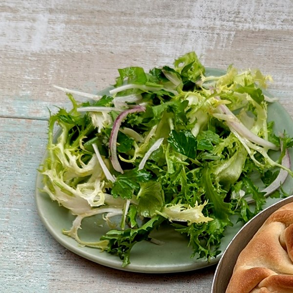 Curly endive salad (Insalata di scarole)