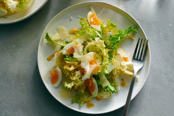 Curly endive salad with mustard dressing, egg and Gruyère