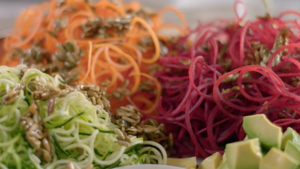 Curly rainbow salad
