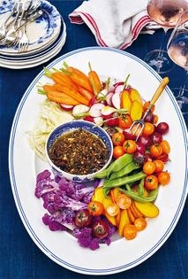 Currant and hazelnut anchoïade with crudités