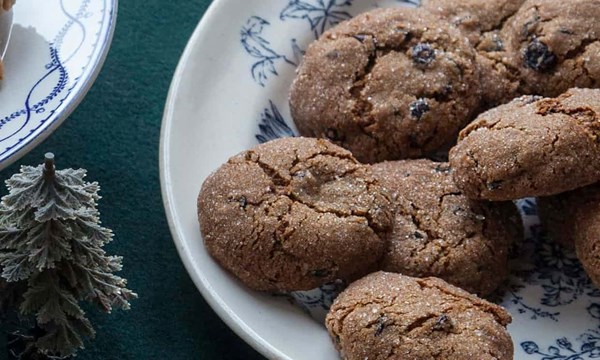Currant ginger cakes