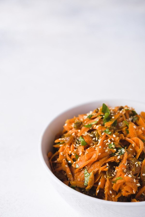 Curried carrot salad with golden raisins