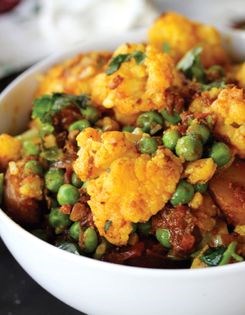 Curried cauliflower and potatoes (Alu gobi)