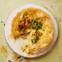 Curried cauliflower cheese filo pie