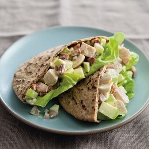 Curried chicken-apple pitas