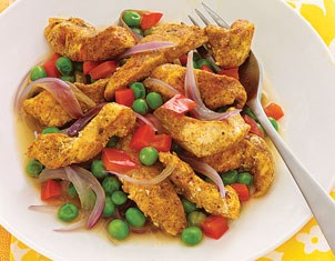 Curried chicken, peppers, and peas en papillote