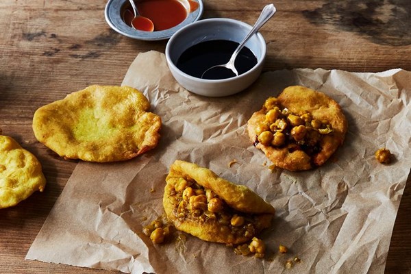 Curried chickpea flatbread sandwiches (Trinidadaian doubles)