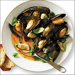 Curried coconut mussels