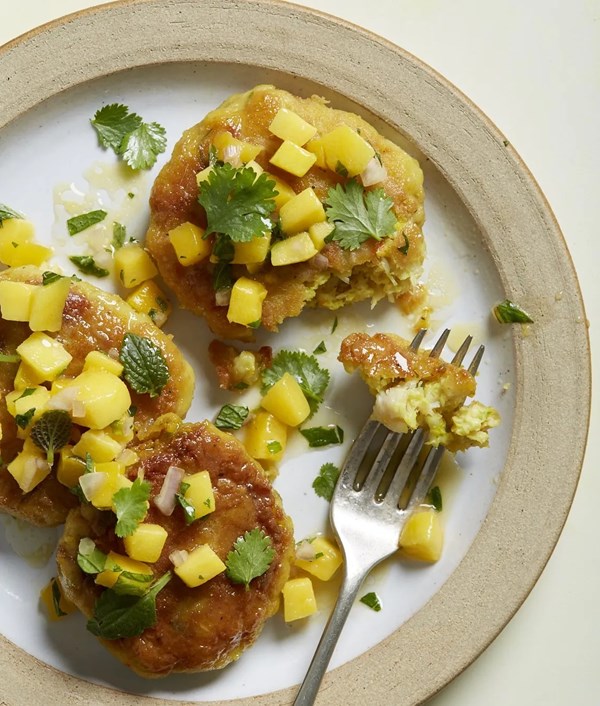 Curried crab cakes with mango salsa