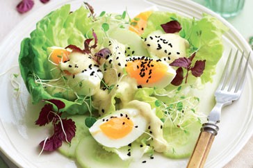 'Curried egg' garden salad