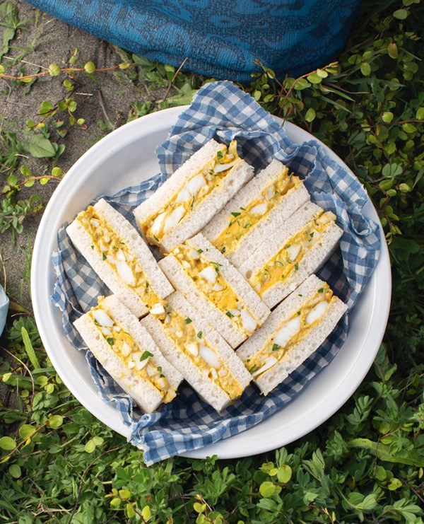 Curried egg sammies