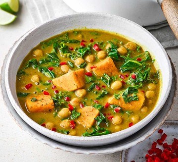 Curried kale & chickpea soup