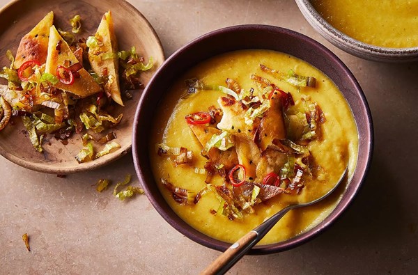 Curried leek, potato & celeriac soup with crunchy toppings 