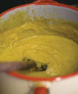 Curried parsnip & apple soup