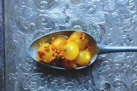 Curried pickled onions with rib of beef