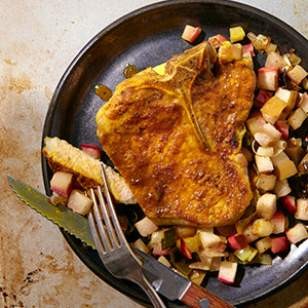 Curried pork chops with roasted apples & leeks