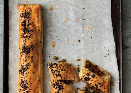 Curried puff pastry bites