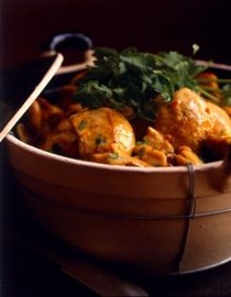 Curried sautéed chicken chunks with coconut milk
