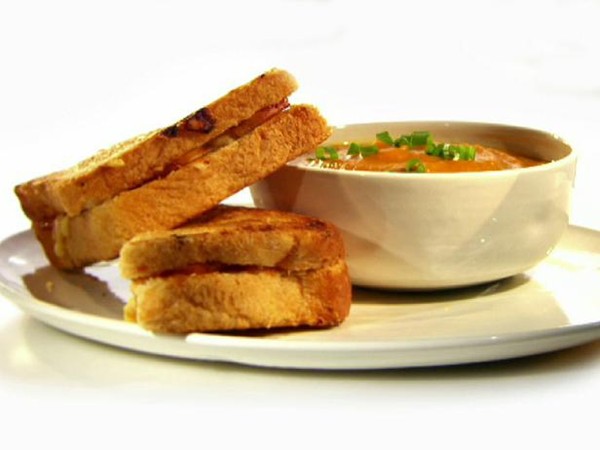 Curried squash soup with apple & cheddar melts