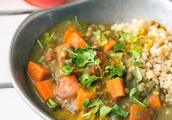 Curried tomato-lentil soup