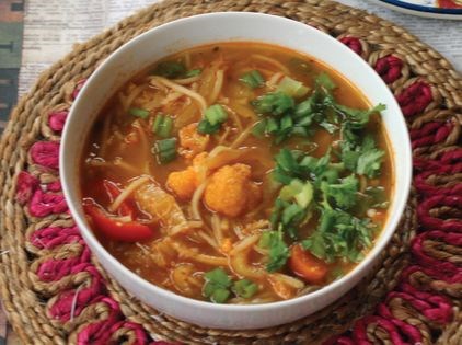 Curried vegetable noodle soup (Thukpa)