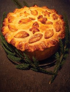 Curry cauliflower Christmas pasty with almonds & apricots