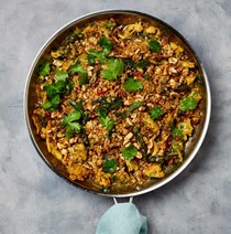 Curry chicken with oat and peanut crumble