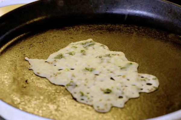 Curry leaf rava dosa