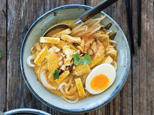 Curry noodles with chicken (Kuai-tiao kaeng sai kai) from 'Simple Thai Food' (Cook the Book)