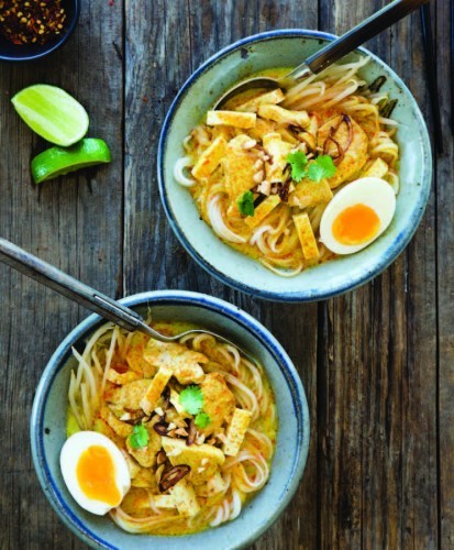 Curry noodles with chicken (Kuai-tiao kaeng sai kai)