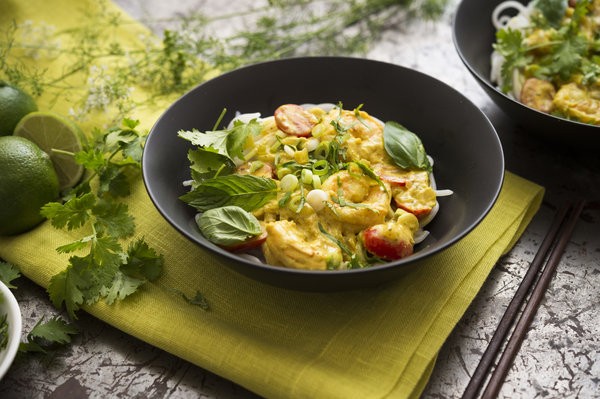 Curry noodles with shrimp and coconut