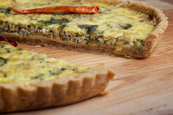 Curry onion tart