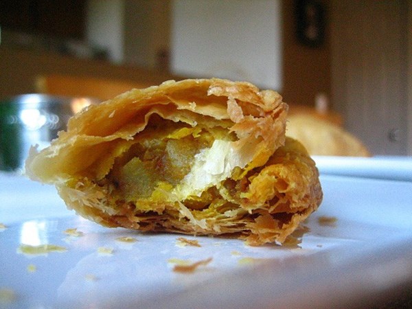 Curry puff