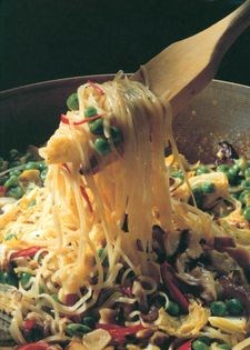 Curry rice noodles with vegetables