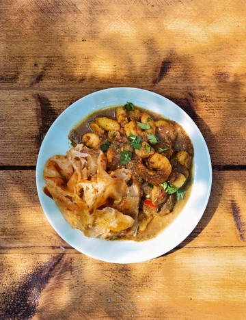 Curry shrimp with paratha