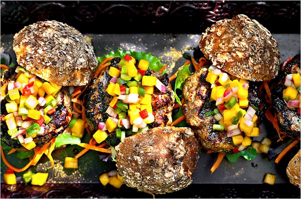 Curry-spiced lamb burgers