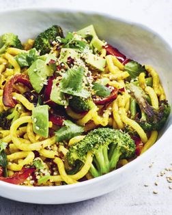 Curry udon with broccoli and avocado