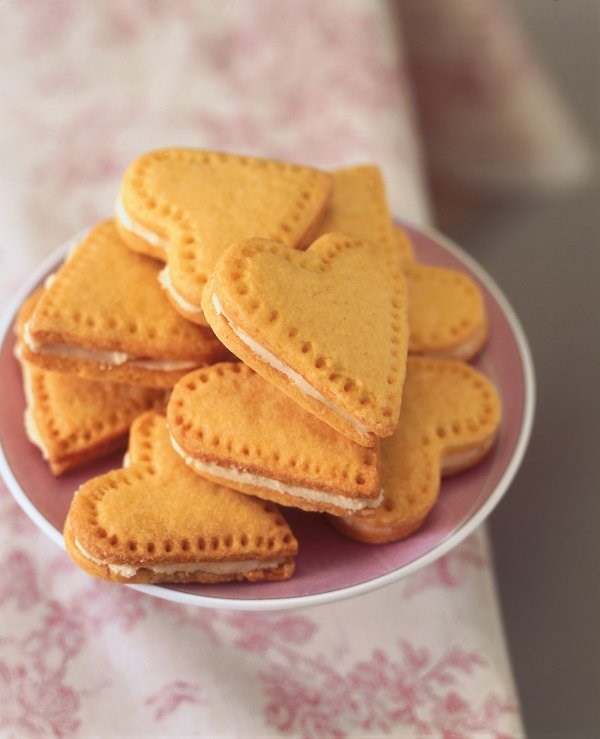 Custard cream hearts