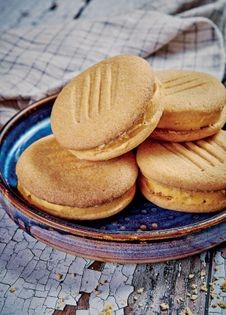 Custard creams