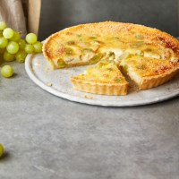 Custard tart with roasted grapes