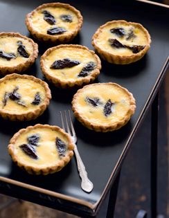 Custard tarts with prunes