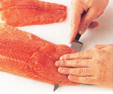 Cutting escalopes of fish