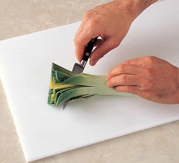 Cutting leeks
