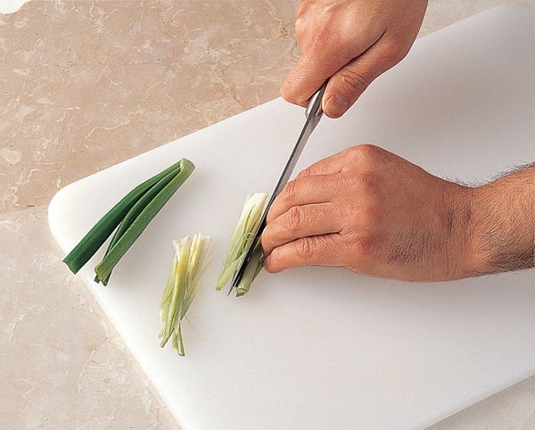Cutting spring onions Asian-style