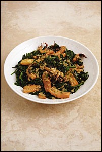 Cuttlefish with mixed greens and rice (Soupies me horta ke rizi)